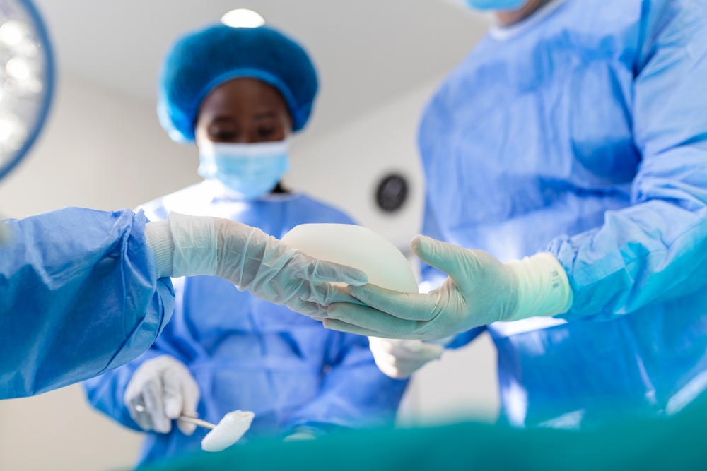 Explante de silicone: o que é, como funciona e quando é indicado?